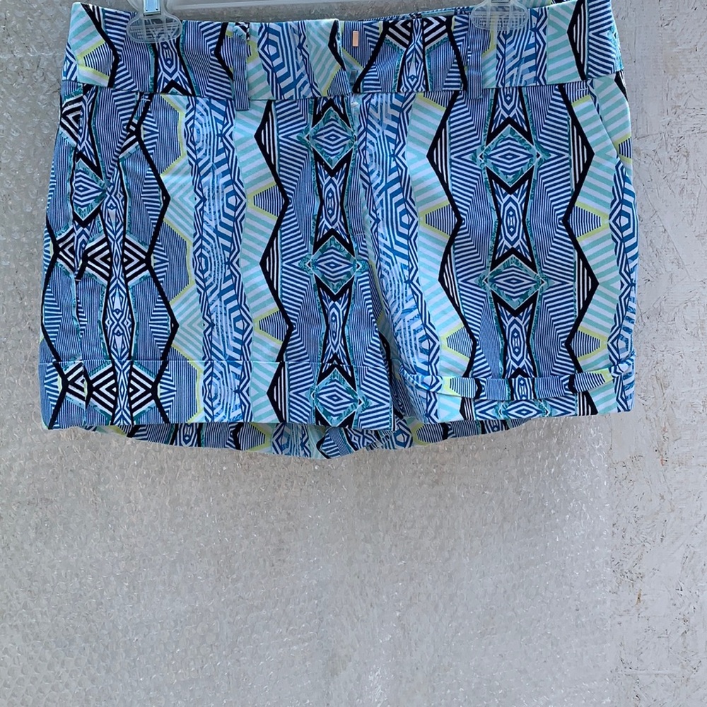 7th avenue shorts. Blue, green, yellow design. Sz8